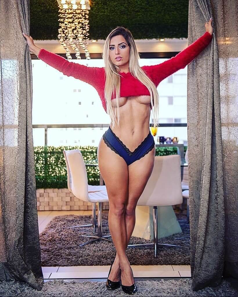 Mia Linz