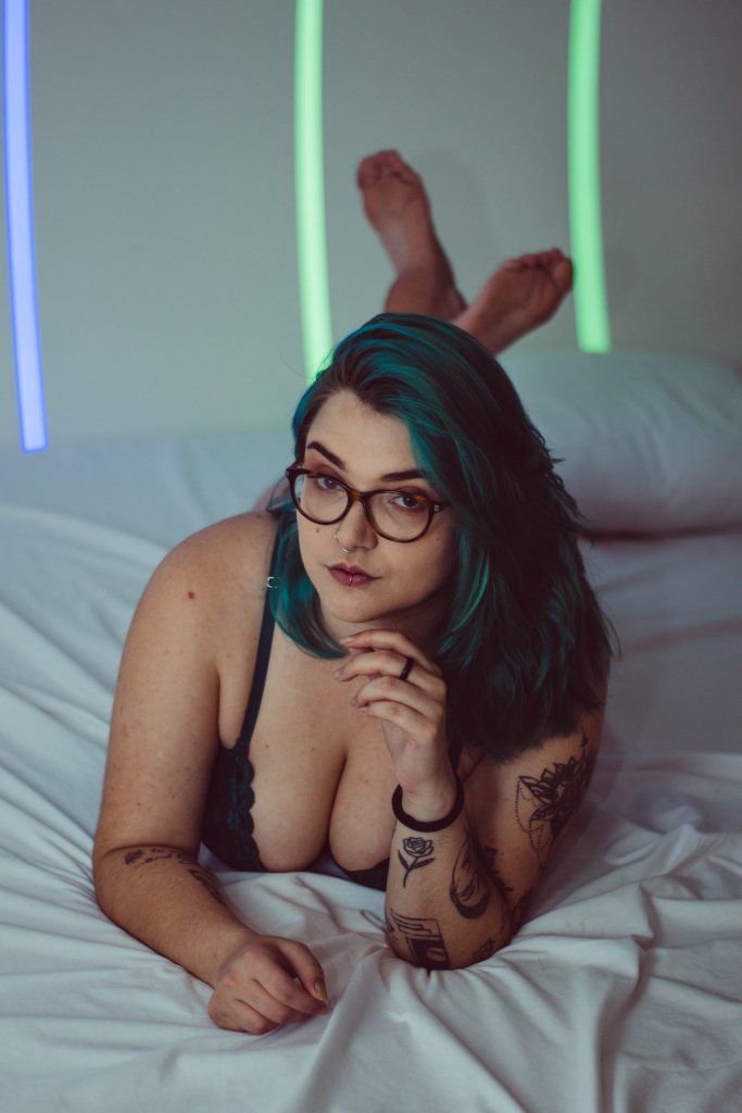 A chubby girl @Bluebunnybb