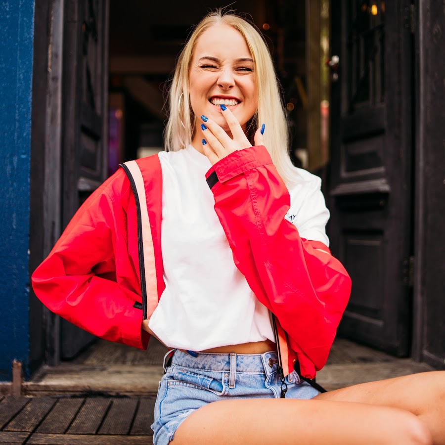 Nienke, a youtuber holandesa conquistou os brasileiros com jeito cativante, simpático e cheio essência. No fim ela mesmo se tornou uma brasileira.