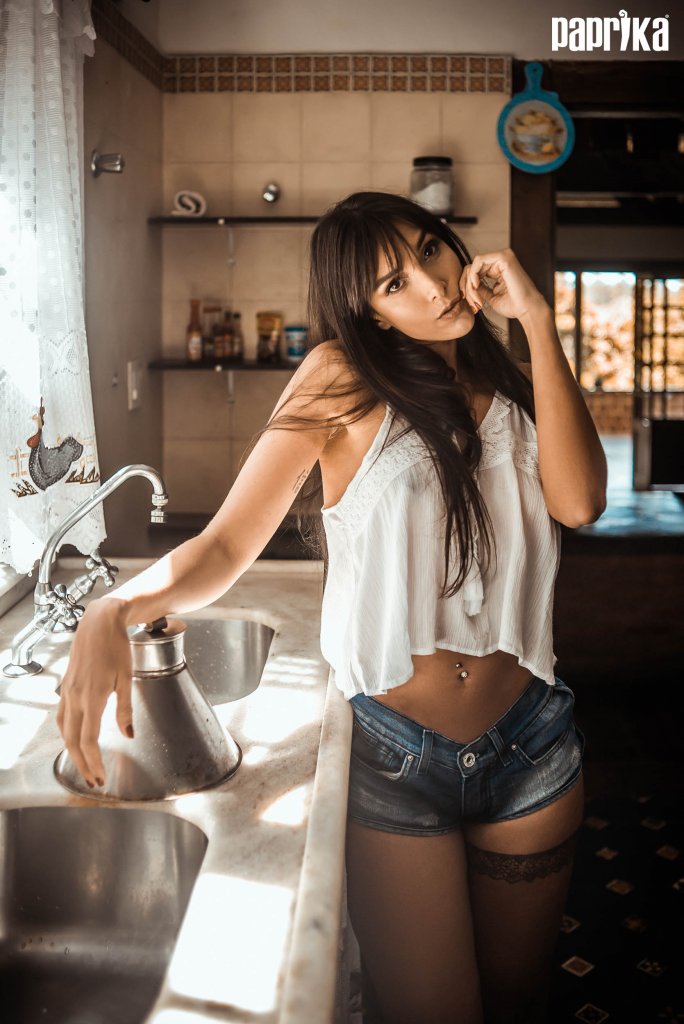 Emmanuelle Guimarães nua
