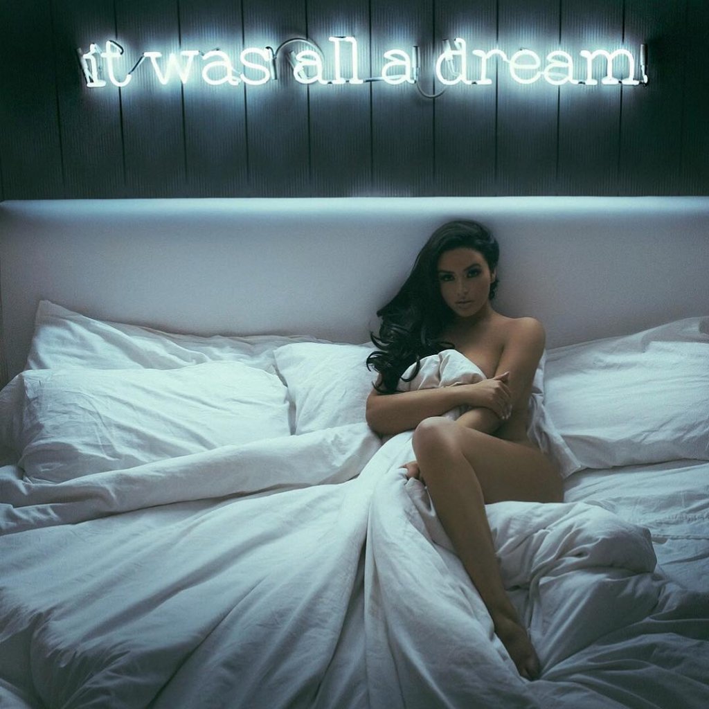 Abigail Ratchford pelada na playboy