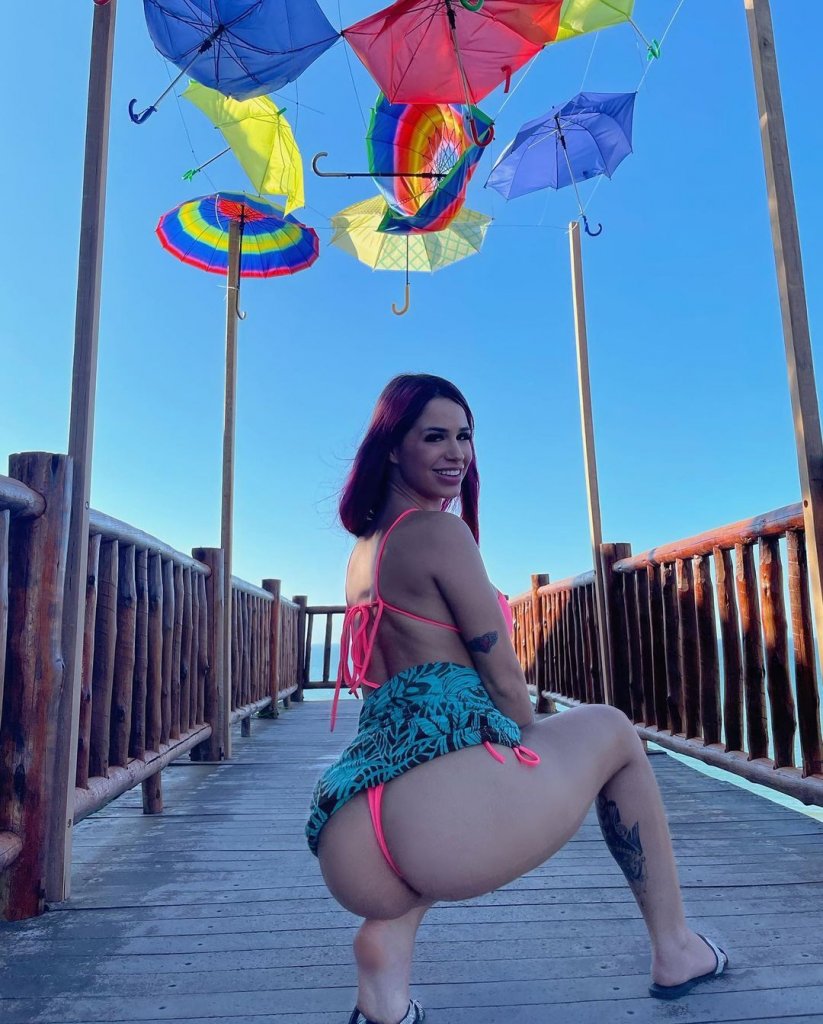 Maria Eugenia Fit peladinha