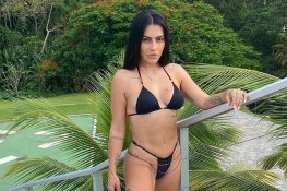 cleo pires peladinha