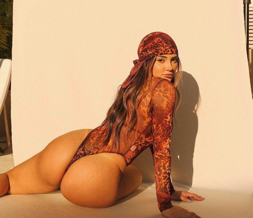 Taina Costa bunda perfeita do tiktok +18