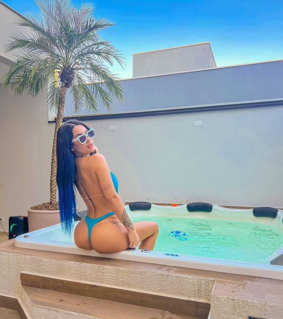 morena gostosa pelada 