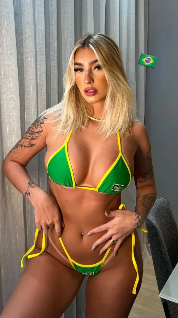 Vitoria Mondoni nua