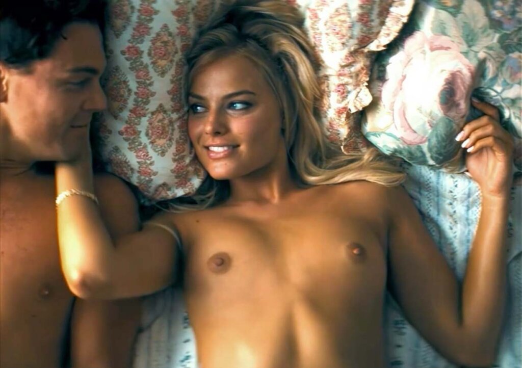 Margot Robbie nua em cena de sexo