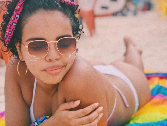 A ex-bbb giovanna pitel em fotos sensuais