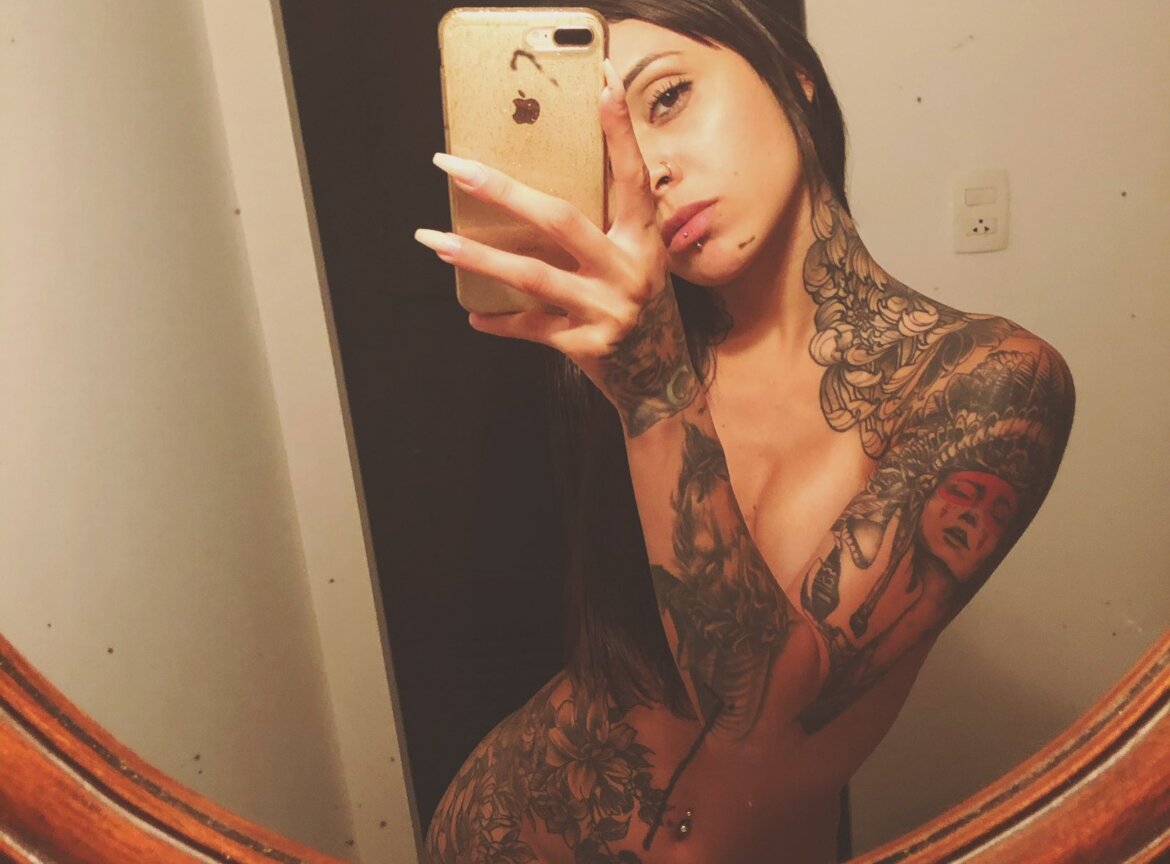 Thayná crispim: a tatuada gostosa da putaria no onlyfans