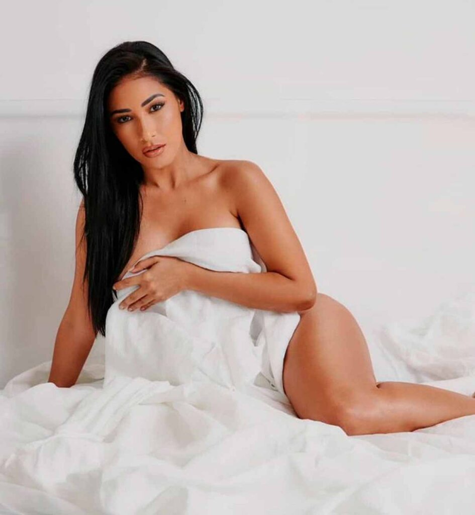 Simaria Mendes pelada