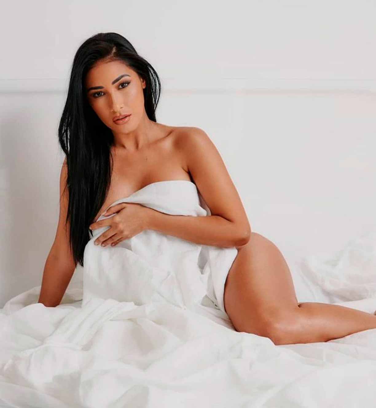 Simone e simaria mostrando a buceta