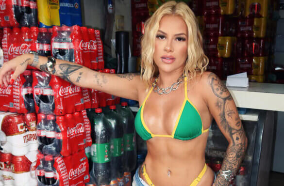 Paola marin nua - a influencer loira gostosa no onlyfans