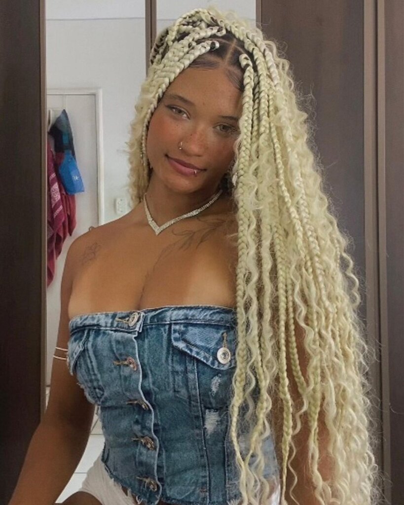 Mirella Santana criadora de conteúdo adulto