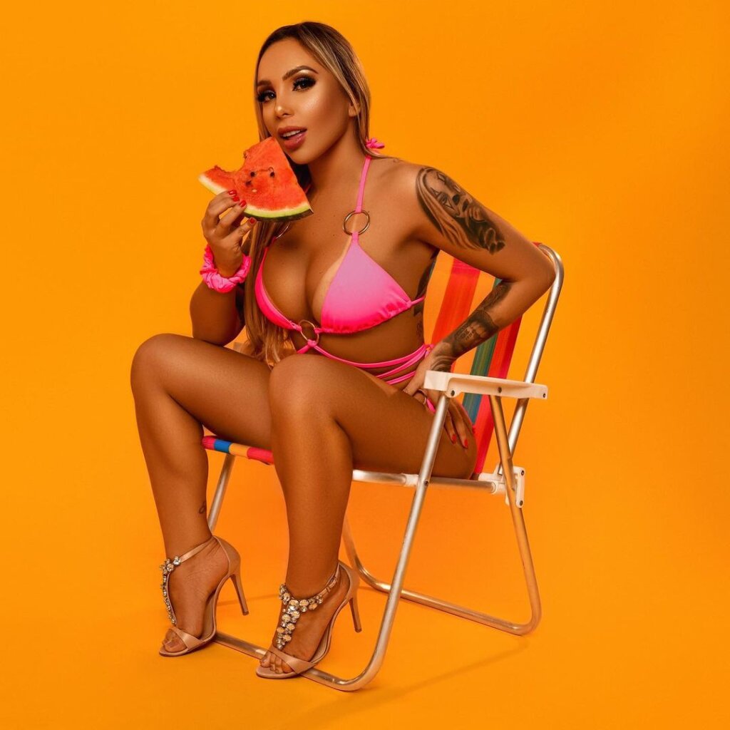 Fotos da Bruna Muniz nua no Privacy e na California TV