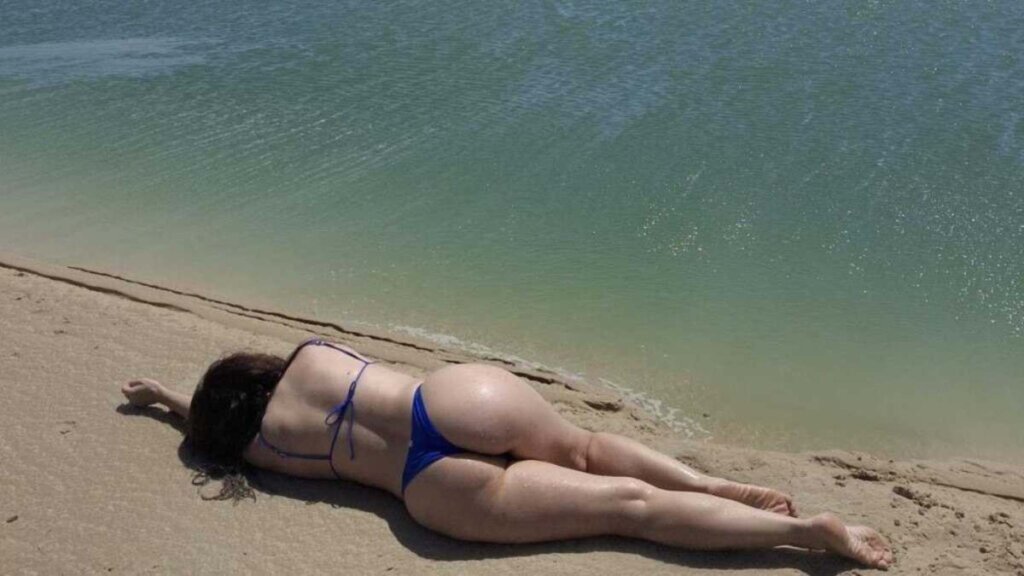 Alessandra negrini nudes na praia pelada