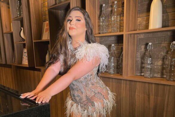 Flora favaretto nua - a musa do condomínio pelada no onlyfans