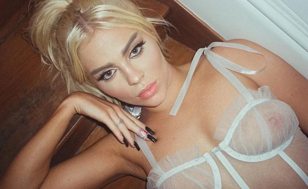 Nudes vazados de famosas ensaio
