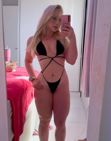 Marcela Potter, camgirl loira de seios grandes do Câmera Privê